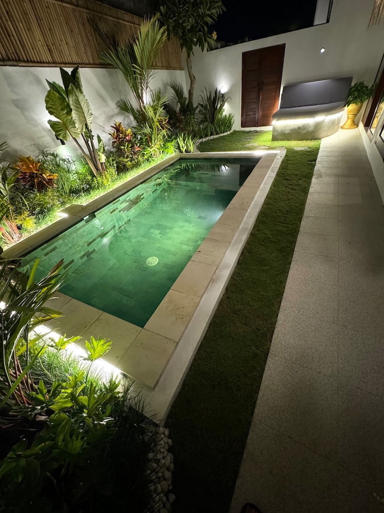 Villa Flora - Seseh Area