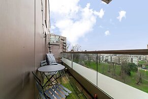 Beautiful Modern Apartment Centrally Located