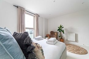 Beautiful Modern Apartment Centrally Located