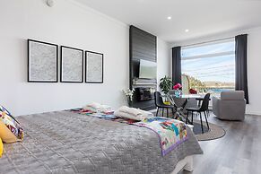Cliffs Edge Retreat