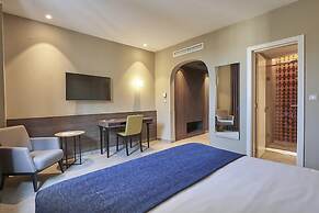 M Suite Hotel