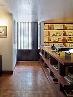 Hotel Dama