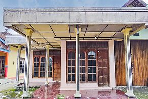 OYO Life 93662 Kost Pak Budi