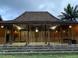 JOGLO GREEN HOUSE