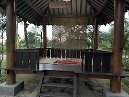 JOGLO GREEN HOUSE