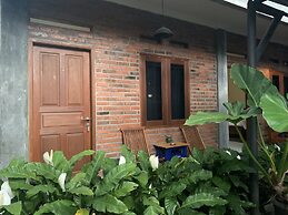 JOGLO GREEN HOUSE