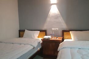 OYO 93709 Rose Inn 2