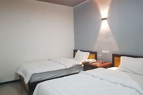 OYO 93709 Rose Inn 2
