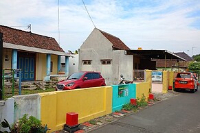 OYO Life 93712 Vanda Family