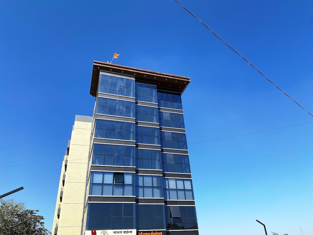 The Grand Sarovar Inn and Suites
