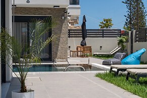 Elegant & Stylish Villas With Shared Pool in Crete