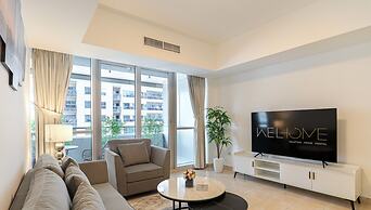 WelHome - Mesmerizing 1BR Apartment in Damac Waves A