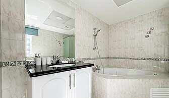 WelHome - Mesmerizing 1BR Apartment in Damac Waves A