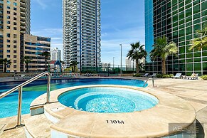 WelHome - Mesmerizing 1BR Apartment in Damac Waves A