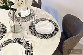 WelHome - Mesmerizing 1BR Apartment in Damac Waves A