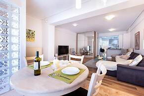 Alimos Bright Apartment Near the Beach