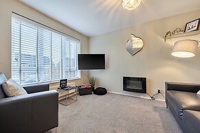 2 Bed House - Sleeps 4 - Garden - Parking - Wifi