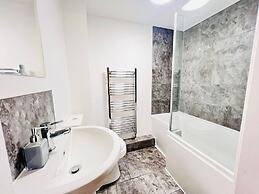 Tanzanite Apartment in Cambridge
