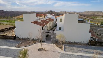 Pueblo Vinícola Parvada by Lumina