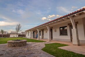 Pueblo Vinícola Parvada by Lumina