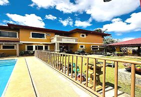 Villa Adelle At Silang