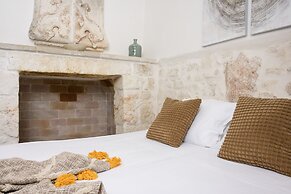 19 White Luxury Suite With Jacuzzi by Wonderful Italy