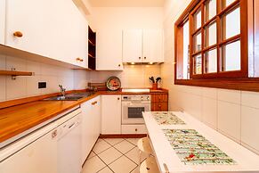 Gerbett Apartment With Terrace by Wonderful Italy