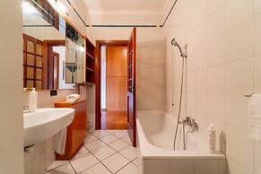 Gerbett Apartment With Terrace by Wonderful Italy