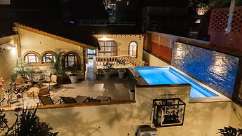 Victoria Suites