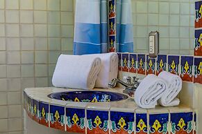Victoria Suites