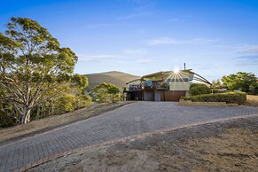 Tree Top Views - 4 Bedroom House