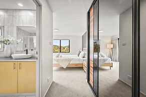 Tree Top Views - 4 Bedroom House