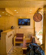 Ghar Bar Boutique Stay & Cafe