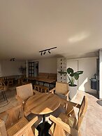 Kromatic Hostel