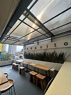 Kromatic Hostel