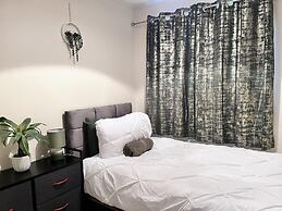 House - Sleeps 7 - Garden - Parking