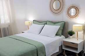 Avres Apartments
