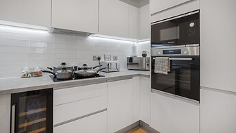 2 Bed Apt Sleeps 7 - Arcade Machine, Wifi, Central
