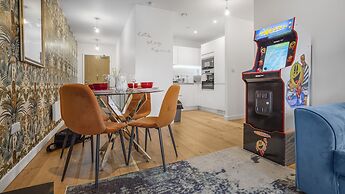 2 Bed Apt Sleeps 7 - Arcade Machine, Wifi, Central