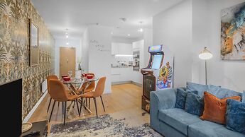 2 Bed Apt Sleeps 7 - Arcade Machine, Wifi, Central