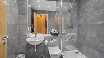2 Bed Apt Sleeps 7 - Arcade Machine, Wifi, Central