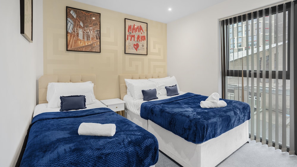 2 Bed Apt Sleeps 7 - Arcade Machine, Wifi, Central