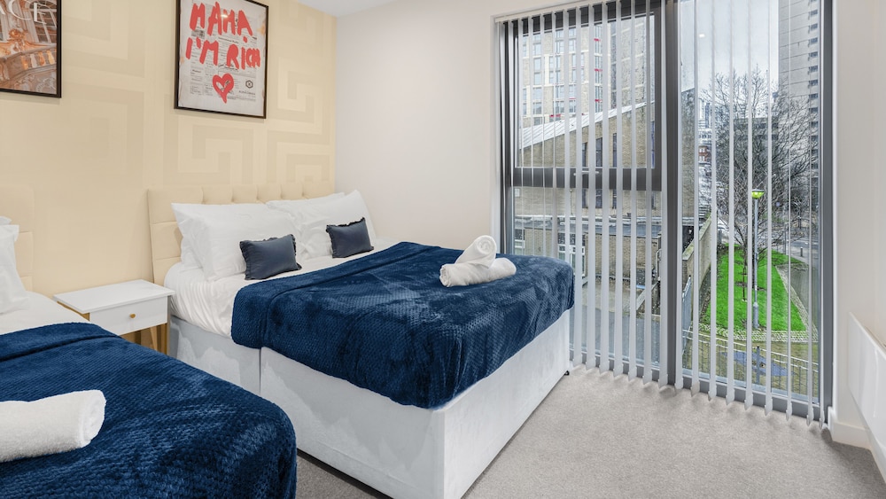 2 Bed Apt Sleeps 7 - Arcade Machine, Wifi, Central
