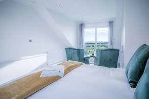 Oasis - 2 Bed Apartment - Ocean Breeze
