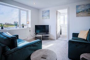 Oasis - 2 Bed Apartment - Ocean Breeze