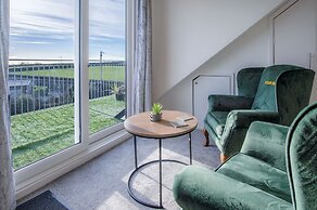 Oasis - 2 Bed Apartment - Ocean Breeze