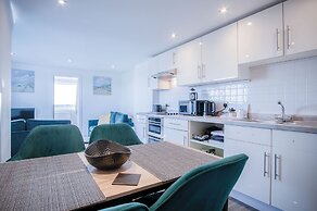 Oasis - 2 Bed Apartment - Ocean Breeze