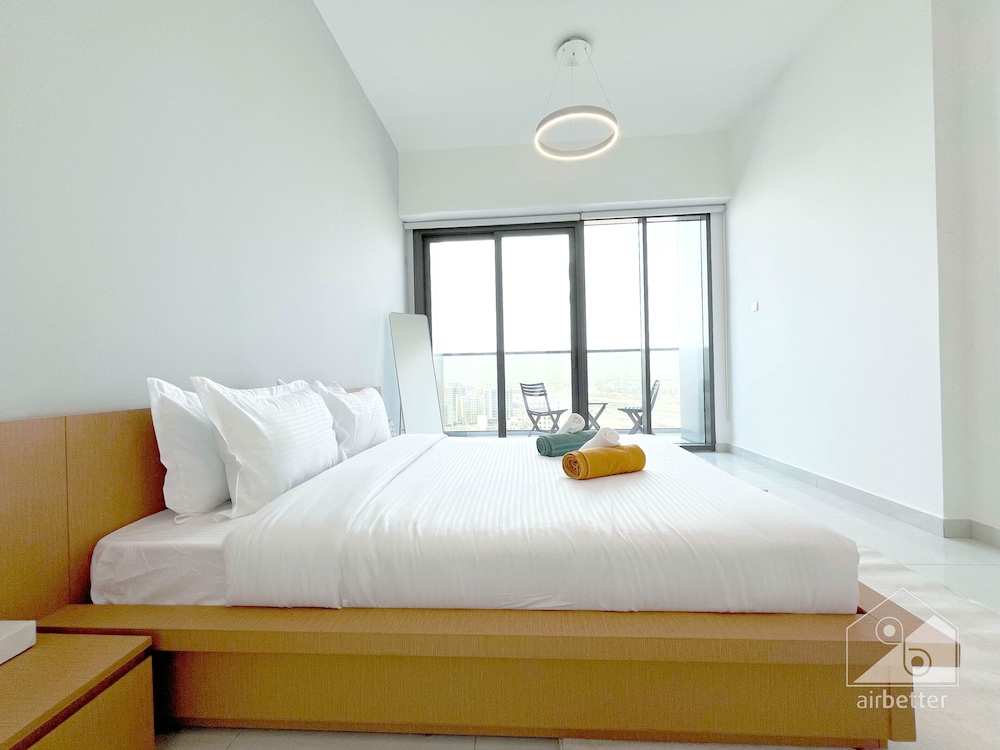 Luxury 1B With Balcony in Blue Wave Tower Dubai