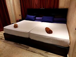 Pyramids planet hotel