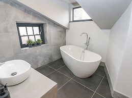 4 Castle Terrace